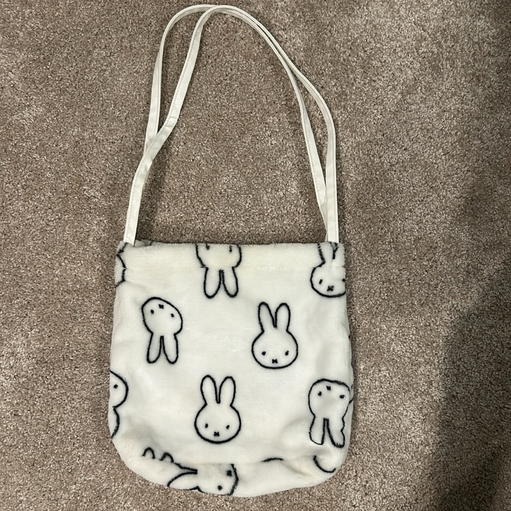White bunny shoulder bag